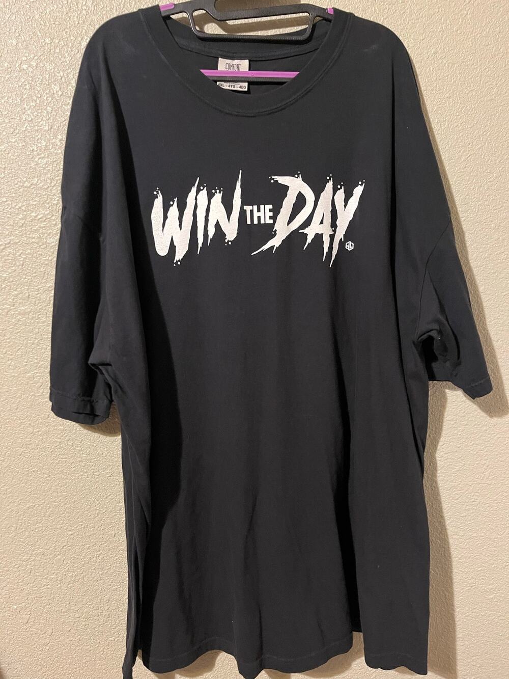 Win the day men’s T-shirt size 4 XL